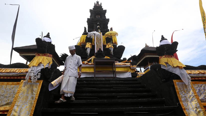 Jelang Melasti, Pura Agung Jagad Karana Berhias - Bagian 2