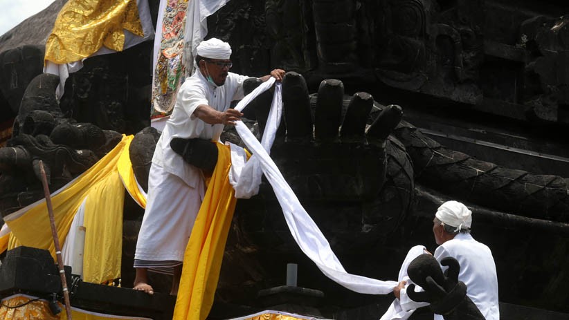 Jelang Melasti, Pura Agung Jagad Karana Berhias