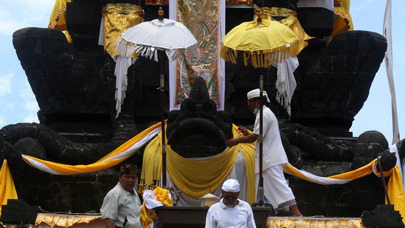 Jelang Melasti, Pura Agung Jagad Karana Berhias