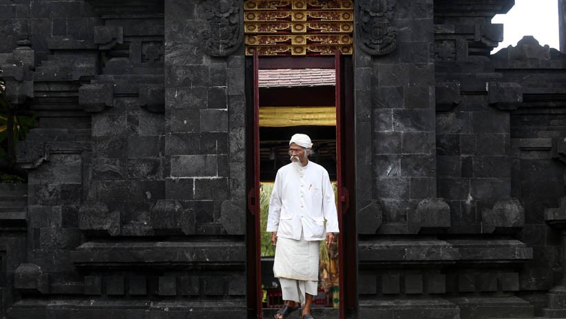Jelang Melasti, Pura Agung Jagad Karana Berhias