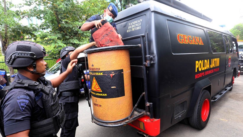 Penemuan Granat di Sungai Bikin Heboh Warga Surabaya