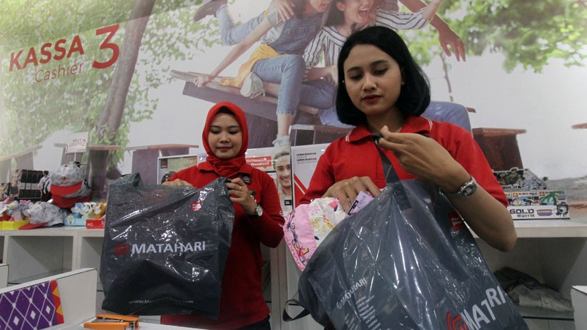 Mulai Hari Ini Belanja Pakai Kantong Plastik Bayar Rp200 - Bagian 1