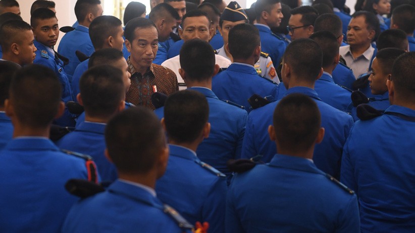 Bertemu Siswa SMA Taruna Nusantara, Presiden Jokowi Berpesan Jaga NKRI - Bagian 3