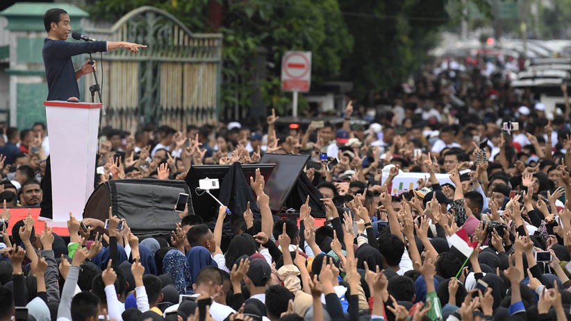 Presiden Jokowi Ajak Milenial Tidak Main HP saat Berkendara