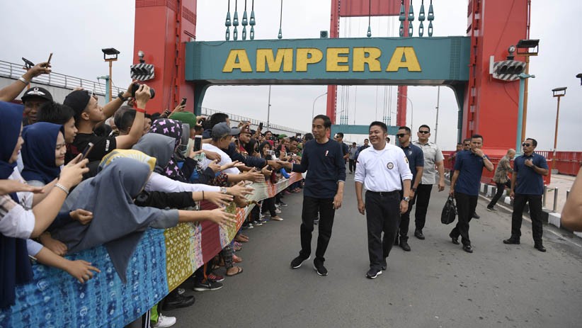 Presiden Jokowi Ajak Milenial Tidak Main HP saat Berkendara