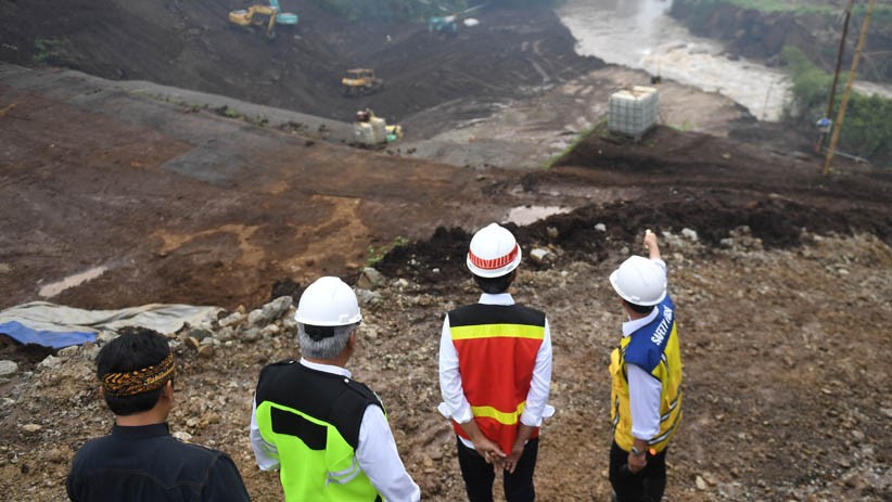 Presiden Jokowi Tinjau Proyek Terowongan Nanjung di Bandung
