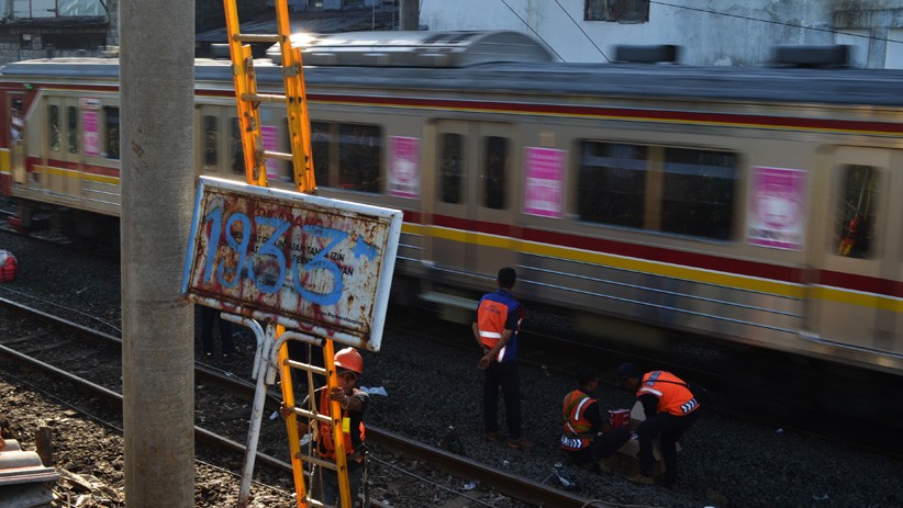Jalur KRL Anjlok di Kebon Pedes Sudah Bisa Dilalui, Begini Suasananya - Bagian 2