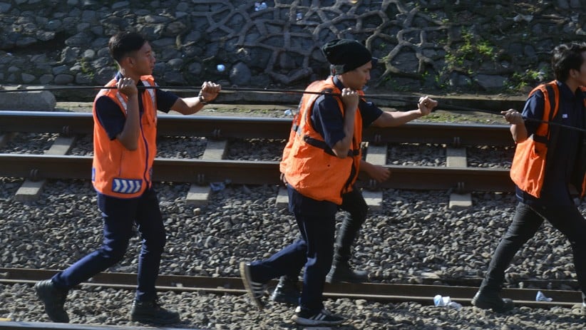 Jalur KRL Anjlok di Kebon Pedes Sudah Bisa Dilalui, Begini Suasananya - Bagian 4
