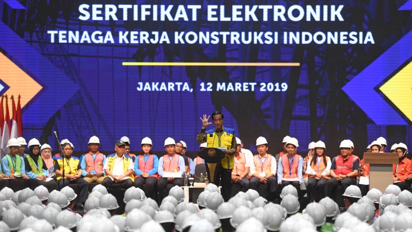 Presiden Jokowi Bagikan 16.000 Sertifikat Tenaga Kerja Konstruksi - Bagian 2