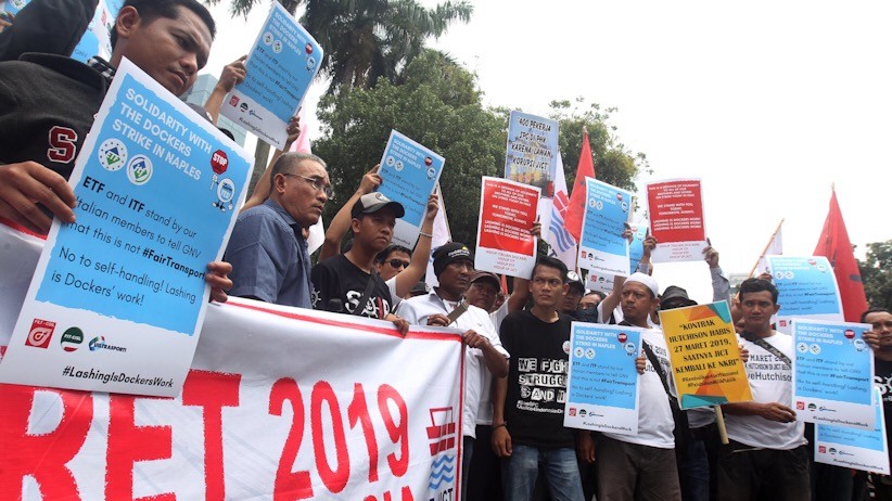 Jelang Akhir Kontrak Hutchison, Pekerja JICT Gelar Aksi di Kantor BUMN - Bagian 3