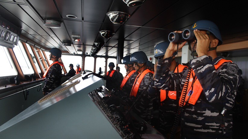 Aksi KRI Semarang 594 Latihan Hadapi Ranjau Laut - Bagian 1