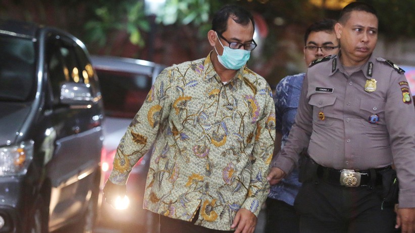 Baru Dilantik Kena OTT, Ini Foto Kakanwil Kemenag Jatim saat Ditangkap - Bagian 1