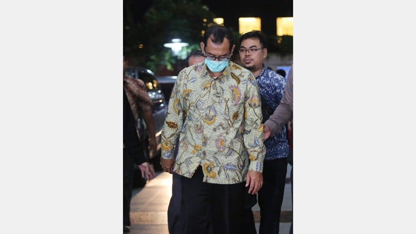 Baru Dilantik Kena OTT, Ini Foto Kakanwil Kemenag Jatim saat Ditangkap - Bagian 3