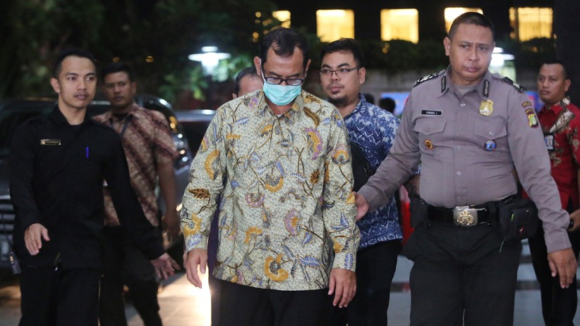 Baru Dilantik Kena OTT, Ini Foto Kakanwil Kemenag Jatim saat Ditangkap - Bagian 2