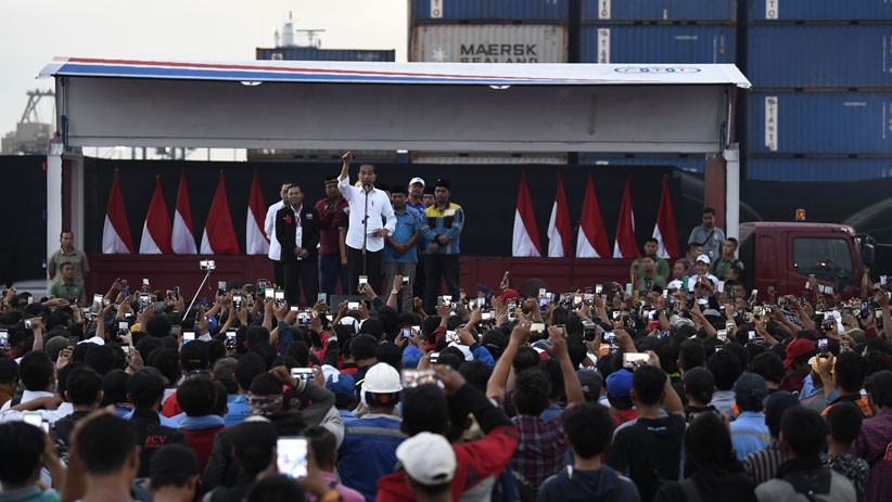 Presiden Jokowi Hadiri Deklarasi Pengemudi Truk Pelopor Keselamatan - Bagian 4