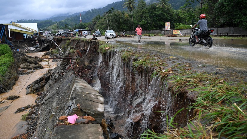 Potret Warga Sentani Berbondong-Bondong ke Lokasi Pengungsian - Bagian 3