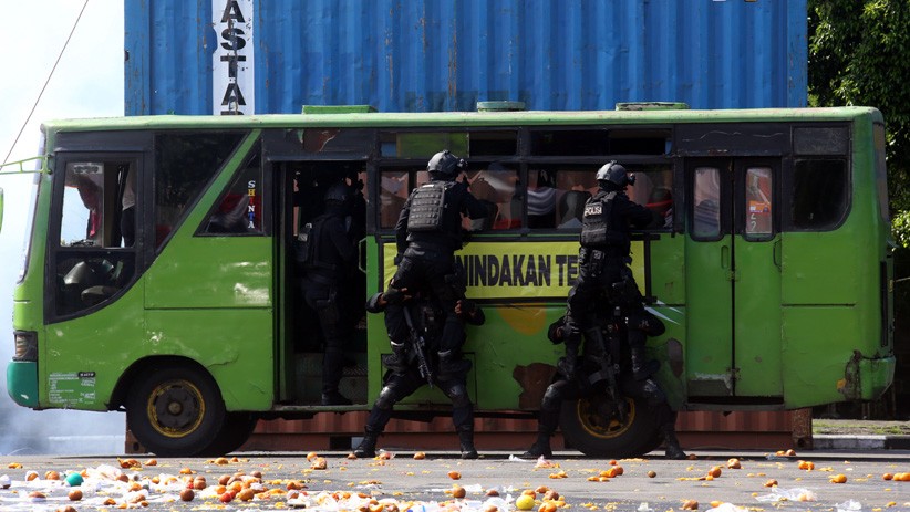 Amankan Pemilu 2019, TNI-Polri Gelar Simulasi Sispamkota - Bagian 4