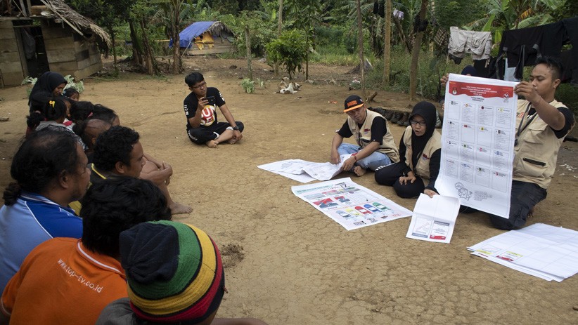 KPU Gorontalo Sosialisasi Pemilu 2019 ke Warga Pedalaman Suku Polahi - Bagian 2