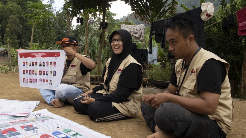 KPU Gorontalo Sosialisasi Pemilu 2019 ke Warga Pedalaman Suku Polahi - Bagian 3