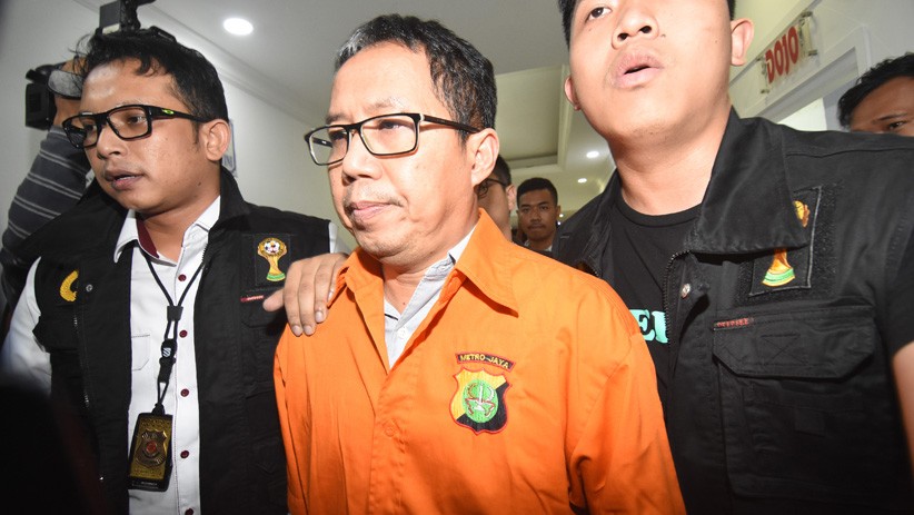 Pakai Baju Tahanan, Joko Driyono Dibawa ke Rutan Polda Metro Jaya - Bagian 2