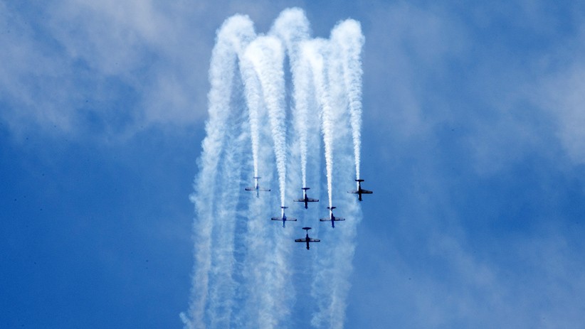 Aksi Menegangkan Tim Aerobatik Jupiter TNI AU di Langit Malaysia - Bagian 1
