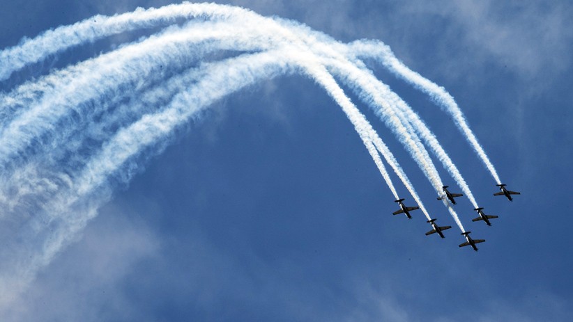 Aksi Menegangkan Tim Aerobatik Jupiter TNI AU di Langit Malaysia - Bagian 3