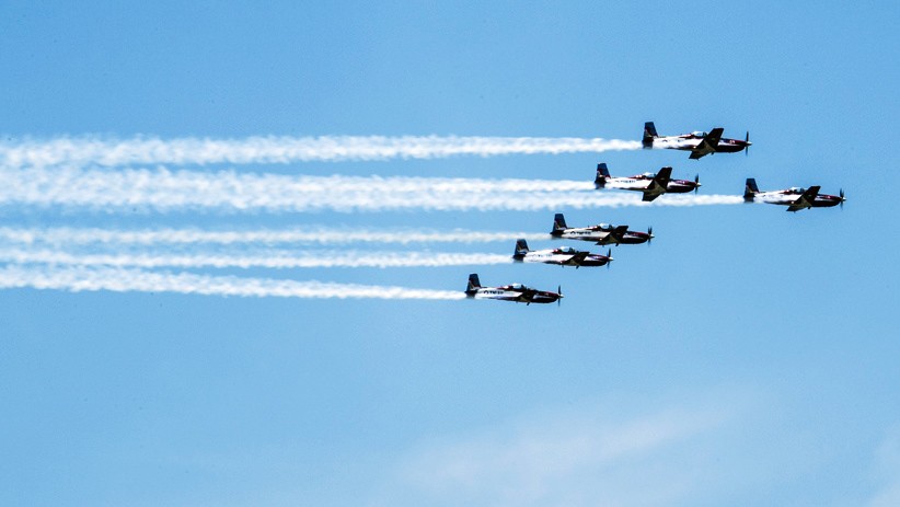 Aksi Menegangkan Tim Aerobatik Jupiter TNI AU di Langit Malaysia - Bagian 4