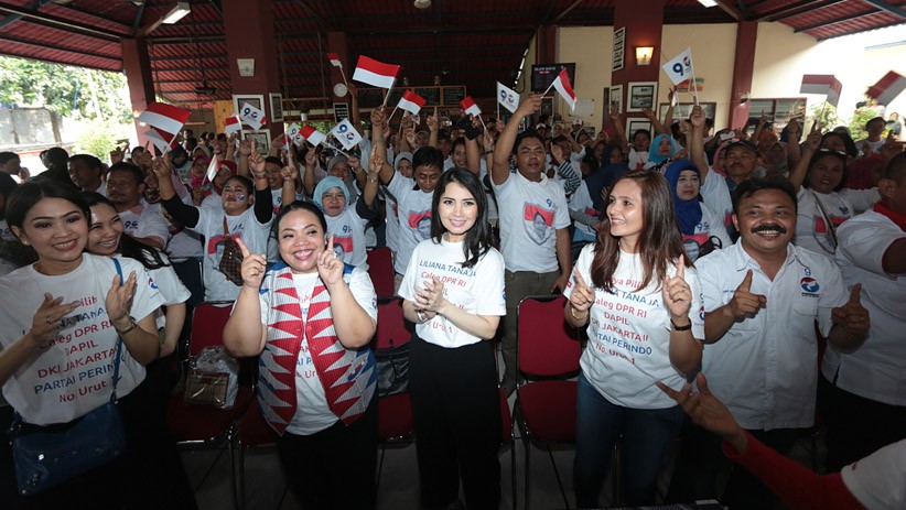 Liliana Tanoesoedibjo Serahkan Beras Murah untuk Warga Jakarta Selatan - Bagian 4