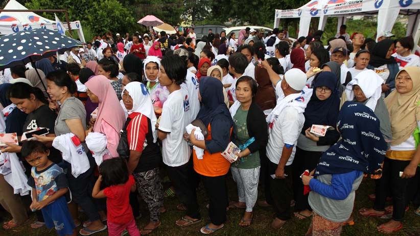 HT Bagikan Beras Murah untuk Warga Bekasi dan Jakarta Pusat - Bagian 7