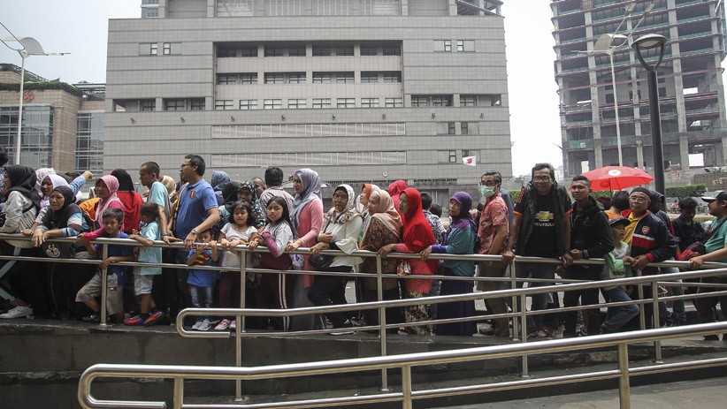 Hari Terakhir Tiket Gratis, MRT Jakarta Dipadati Ribuan Penumpang - Bagian 4