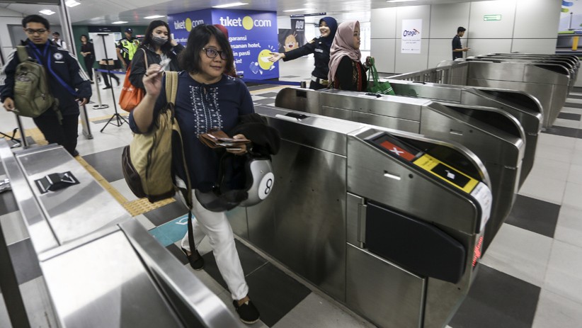 Begini Suasana Hari Pertama MRT Jakarta Mulai Berbayar - Bagian 1