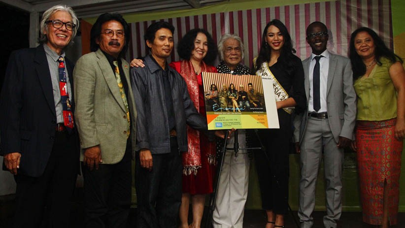 Alya Nurshabrina Buka Pameran Lukisan Bertajuk 