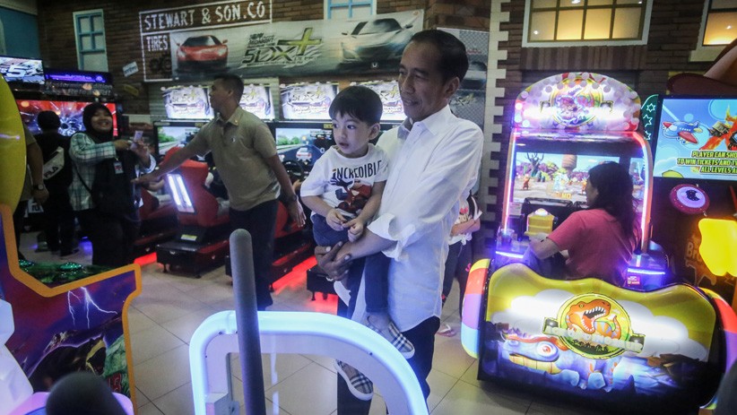 Presiden Jokowi Ajak Jan Ethes Jalan-Jalan di Mal Solo Paragon