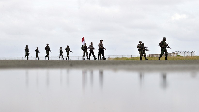 Melihat Pasukan TNI-Polri Patroli Jaga Wilayah Perbatasan NKRI - Bagian 2