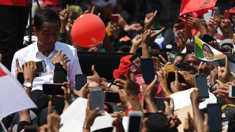Jokowi Sapa Ribuan Pendukung saat Kampanye Terbuka di Cirebon - Bagian 2