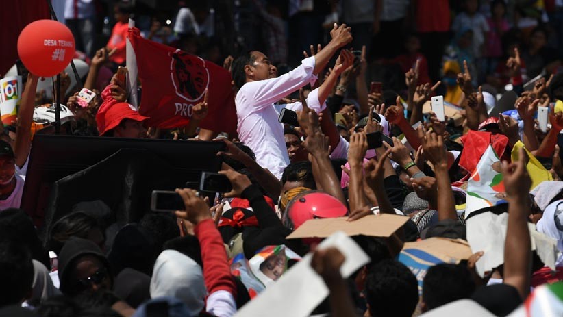 Jokowi Sapa Ribuan Pendukung saat Kampanye Terbuka di Cirebon - Bagian 3