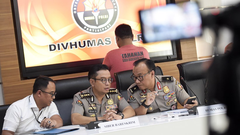 Polisi Tangkap 2 Pelaku Penyebar Video Hoaks Server KPU Settingan - Bagian 1