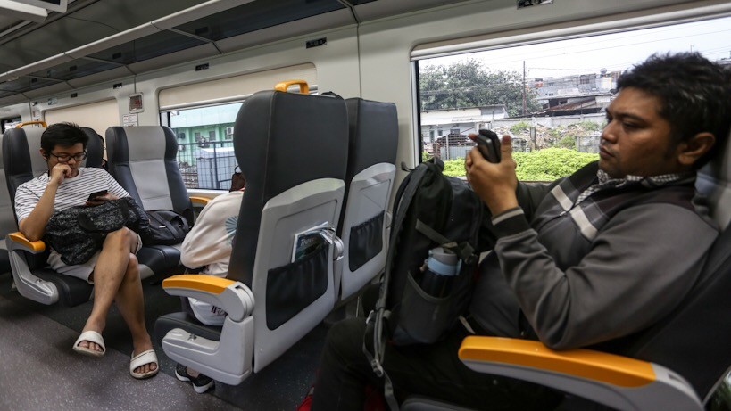 MRT Jakarta Beroperasi, Jumlah Penumpang Kereta Bandara Meningkat - Bagian 1