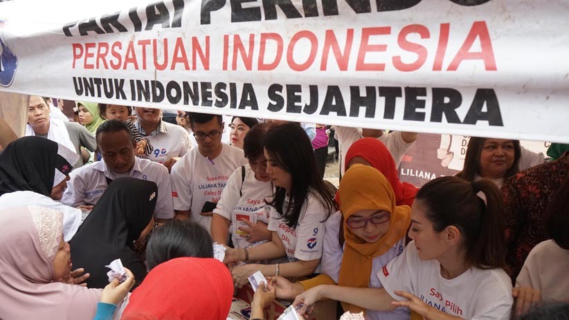 Liliana Tanaja Tanoesoedibjo Layani Bazar Beras Murah di Pejaten Timur - Bagian 2