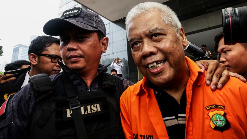 Tampang Tersangka Kasus Pengaturan Skor saat Diserahkan ke Kejaksaan - Bagian 2