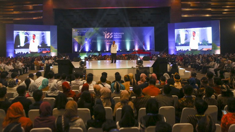 Menristekdikti Naik Motor Listrik Hadiri Indonesia Startup Summit 2019 - Bagian 3
