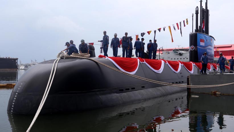 Menhan Ryamizard Ryacudu Luncurkan Kapal Selam KRI Alugoro-405