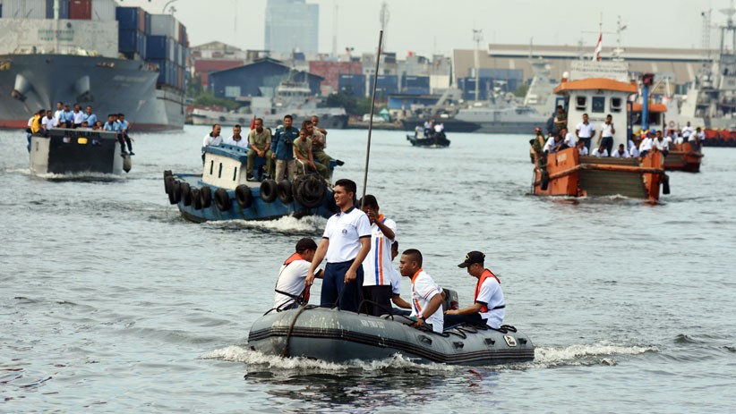 Aksi Prajurit TNI AL Bersih-Bersih Laut Teluk Jakarta - Bagian 3