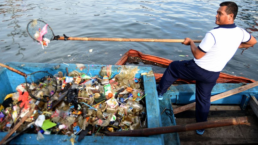 Aksi Prajurit TNI AL Bersih-Bersih Laut Teluk Jakarta - Bagian 4