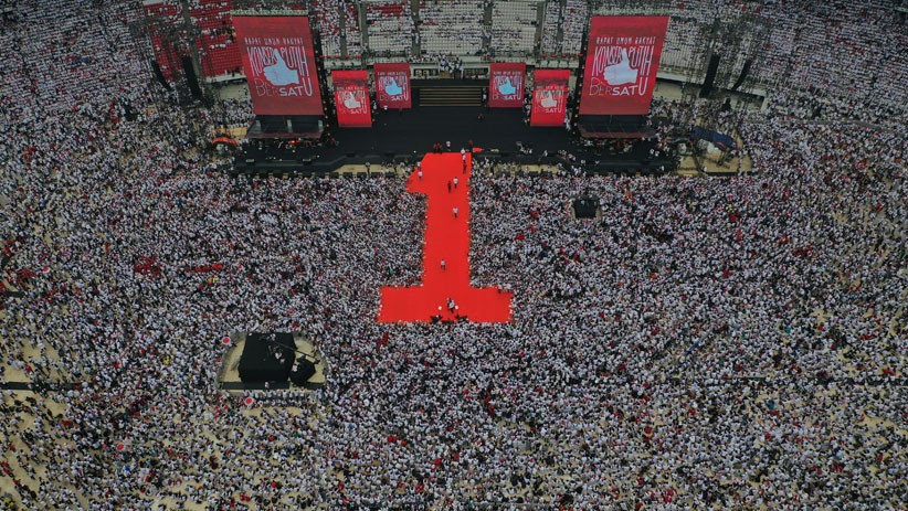 Lautan Manusia Pendukung Jokowi-Ma'ruf Amin Putihkan GBK - Bagian 2