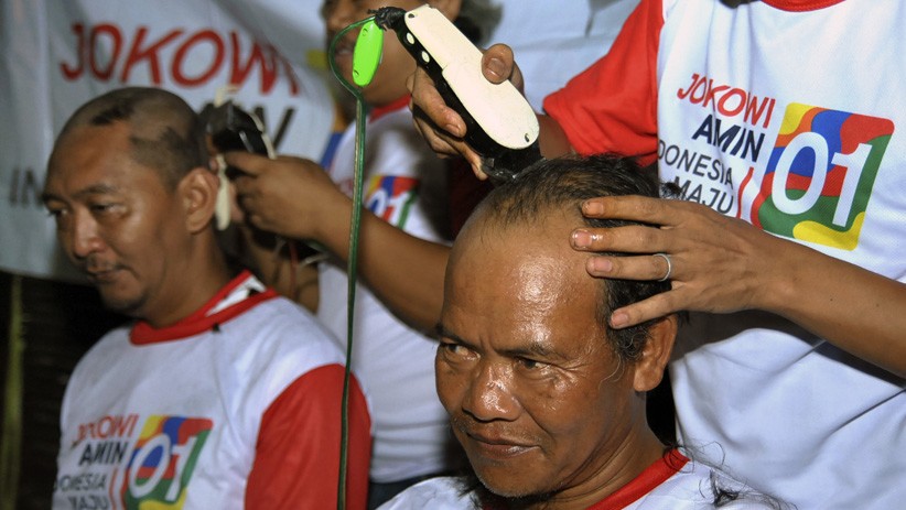 Jokowi-Ma'ruf Amin Menang Versi Hitung Cepat, Pendukung Cukur Gundul - Bagian 2