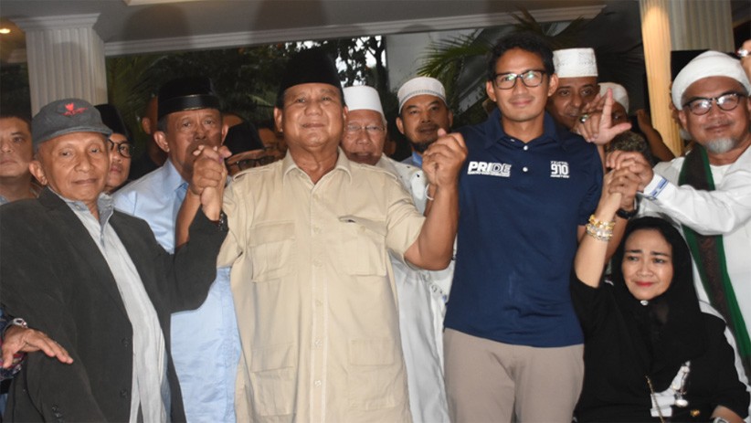 Ekspresi Sandiaga Uno saat Prabowo Deklarasi Kemenangan 62 Persen - Bagian 6