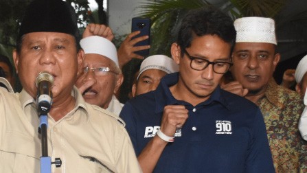 Ekspresi Sandiaga Uno saat Prabowo Deklarasi Kemenangan 62 Persen - Bagian 1