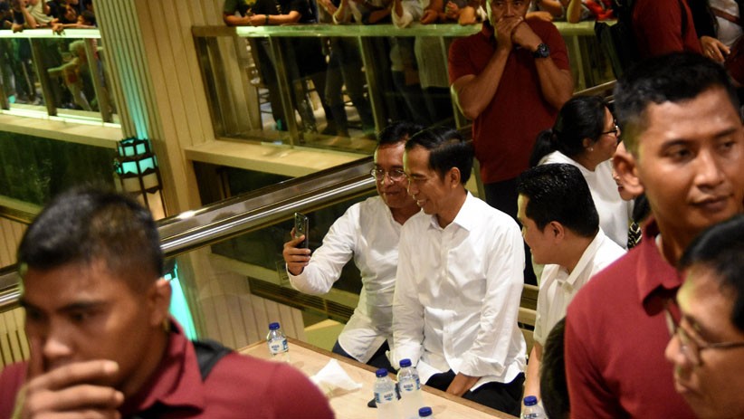 Jokowi Makan Siang di Mal Grand Indonesia, Pengunjung Berebut Selfie - Bagian 5