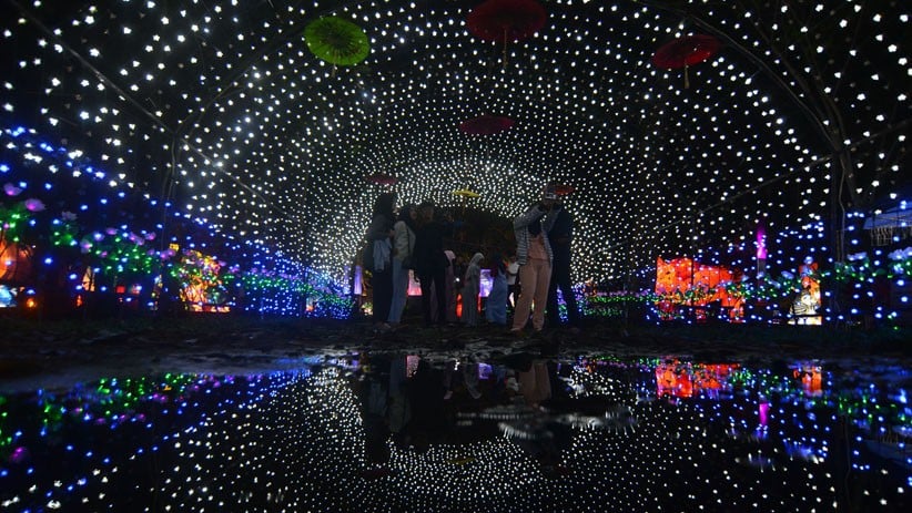 Berwisata ke Tasikmalaya, Melihat Pesona Warna-Warni Taman Lampion - Bagian 1